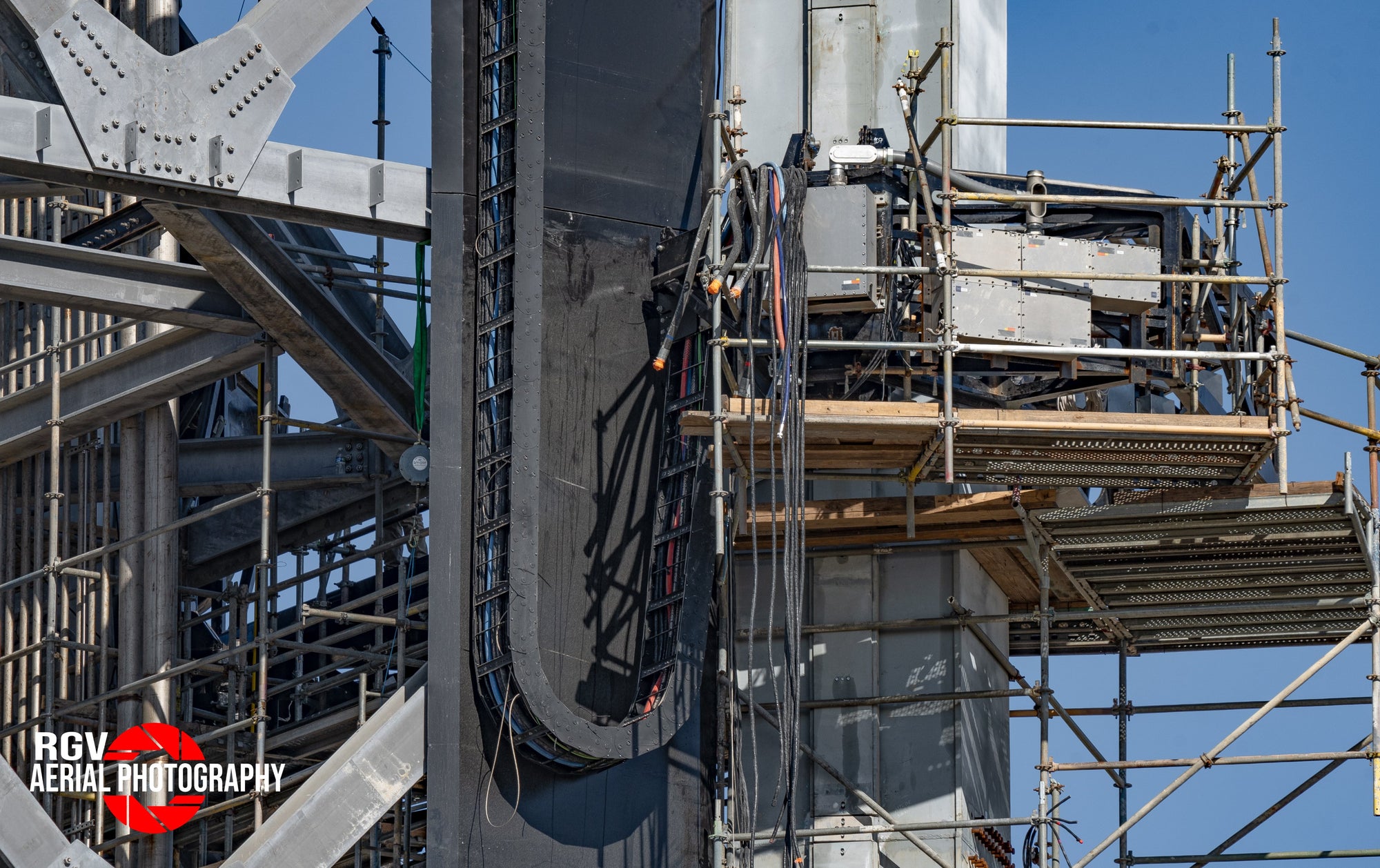 Wiring is added to the Chopsticks on the Launch Mount in Starbase Texas